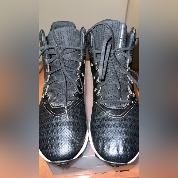 Under Armour football cleats black/white size 8 Mens. Good Condition - Picture 7 of 8